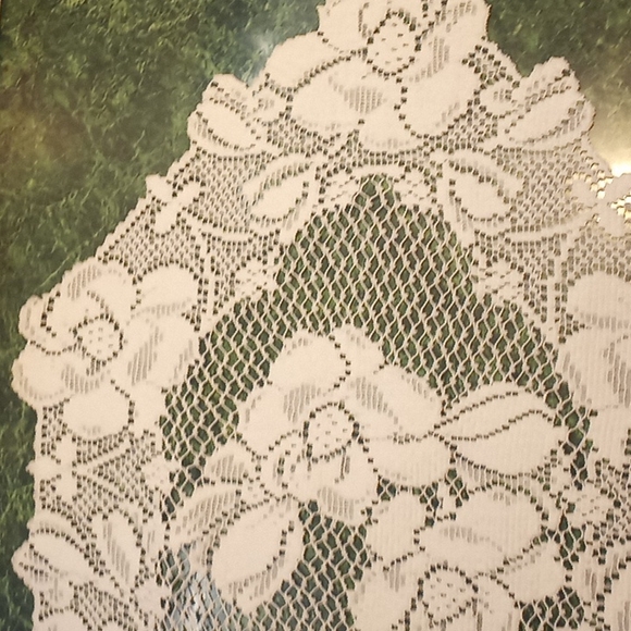 Lace Trimed Table Runners Cloth - Picture 5 of 5